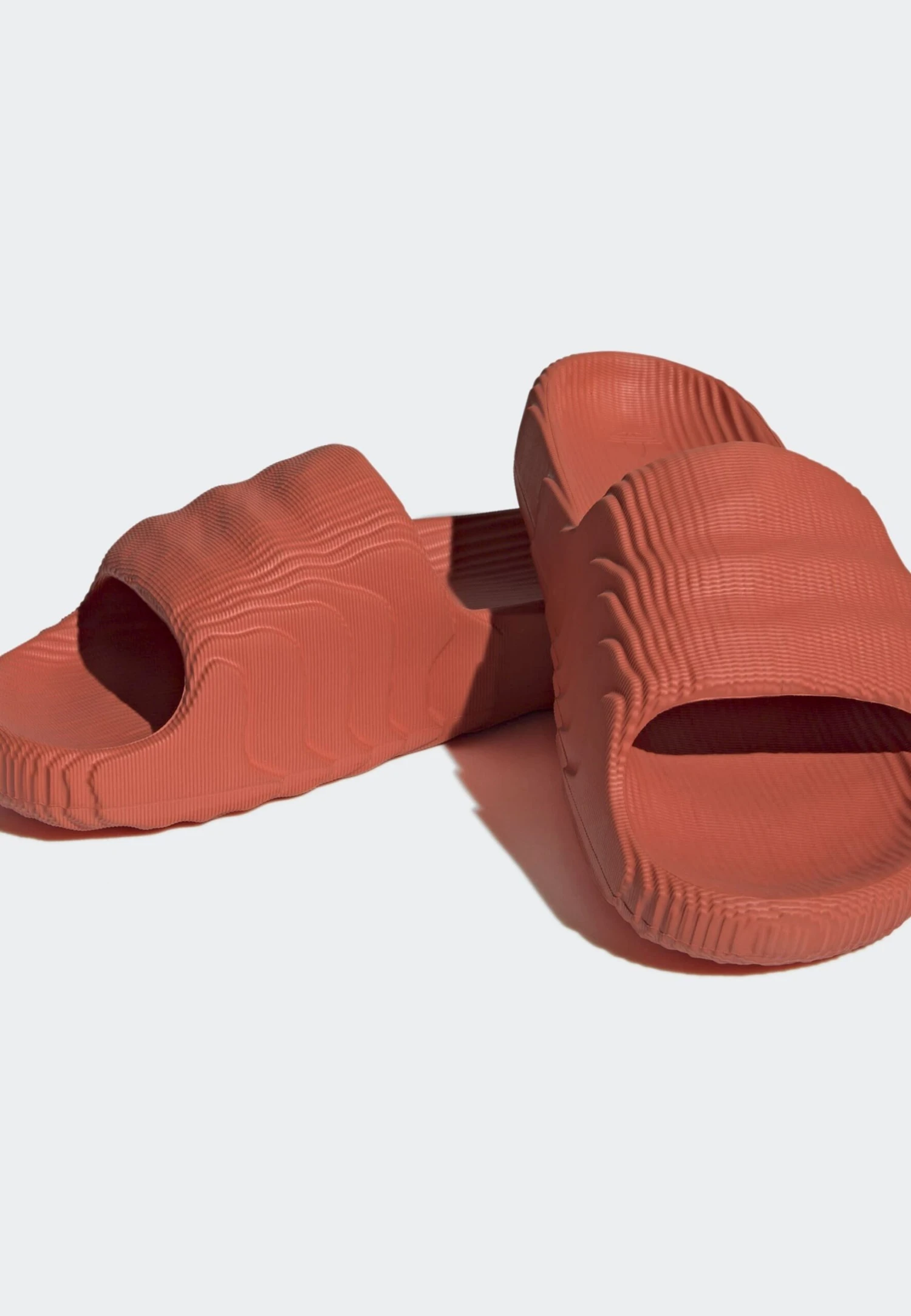 Adidas Originals Adilette 22 UnisexCiabatte Da MarePreloved Red/Preloved Red/Core Black Donna Scarpe AD115G022-G11 4 Adidas Originals Adilette 22 UnisexCiabatte Da MarePreloved Red/Preloved Red/Core Black Donna Scarpe AD115G022-G11 - immagine 4
