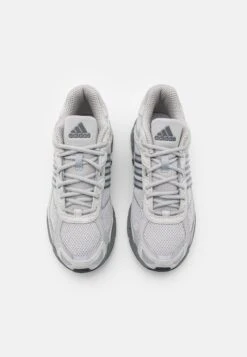 Adidas Originals Response Cl UnisexSneakers BasseGrey Two/Grey Four/Grey Six Uomo Sneaker AD115O1KJ-C11 9 Adidas Originals Response Cl UnisexSneakers BasseGrey Two/Grey Four/Grey Six Uomo Sneaker AD115O1KJ-C11 -Chic Scarpe Negozio 0c14813e2a05475cbf122fffa1cd8ea2