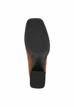 Caprice Trotteur - Decolleté - Suede 8 Caprice Trotteur - Decolleté - Suede -Chic Scarpe Negozio 0d6a2f9d20c744f6b6761907c4a7d597
