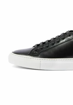 Cecilia LeoSneakers BasseBlackCalf Donna Sneakers SR611A03E-Q11 11 Cecilia LeoSneakers BasseBlackCalf Donna Sneakers SR611A03E-Q11 -Chic Scarpe Negozio 0eae835a33614f5eb6bfaecf57ac5f13