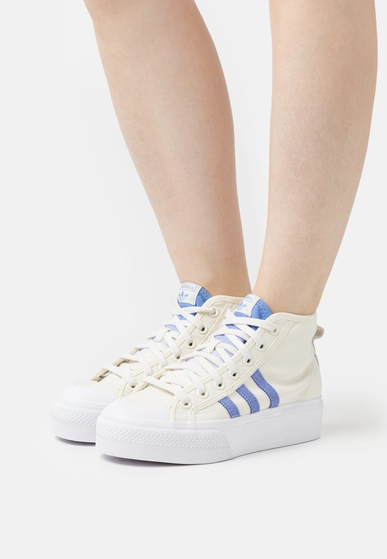 Adidas Originals Nizza Platform MidSneakers AlteOff White/Blue Fusion/Footwear White Donna Scarpe AD111A28A-A11 1 Adidas Originals Nizza Platform MidSneakers AlteOff White/Blue Fusion/Footwear White Donna Scarpe AD111A28A-A11