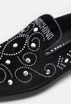 MOSCHINO Shiny StudsScarpe Senza LacciBlack Uomo Scarpe Basse 6MO12C015-Q11 15 MOSCHINO Shiny StudsScarpe Senza LacciBlack Uomo Scarpe Basse 6MO12C015-Q11 -Chic Scarpe Negozio 19377e698fd64147b22be124a86b64ac