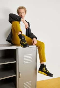Air Jordan 4 RetroSneakers AlteBlack/White/Tour Yellow Uomo Sneaker JOC12N01X-Q11 11 Air Jordan 4 RetroSneakers AlteBlack/White/Tour Yellow Uomo Sneaker JOC12N01X-Q11 -Chic Scarpe Negozio 1a8a6ebf9bbf4d29a6aaddf63cb53c25