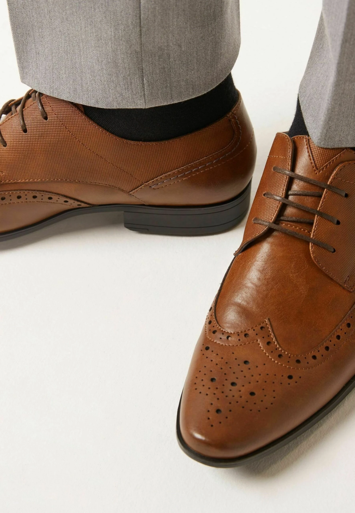Next Wide Fit Brogue Shoes - Stringate Eleganti - Tan Brown 2 Next Wide Fit Brogue Shoes - Stringate Eleganti - Tan Brown - immagine 2