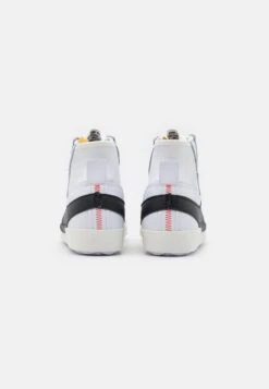 Nike Sportswear Blazer Mid '77 Jumbo UnisexSneakers AlteWhite/Black/Sail/Team Orange Donna Sneakers NI112N02S-A11 -Chic Scarpe Negozio 1fac999507a84688a2299c8ca0af11bd