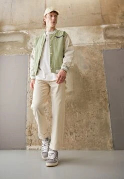 Adidas Originals Campus 00S UnisexSneakers BasseGrey Three/Footwear White/Off White Donna Sneakers AD115O1J7-C11 -Chic Scarpe Negozio 209b255cedd0484b8a6d332851e58c31