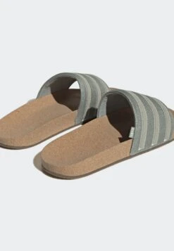 Adidas Originals Adilette UnisexCiabattineSilver Green/Pantone/Gum Uomo Scarpe AD115G02A-M11 13 Adidas Originals Adilette UnisexCiabattineSilver Green/Pantone/Gum Uomo Scarpe AD115G02A-M11 -Chic Scarpe Negozio 220526ea8d33427b9ff7059159cd3685