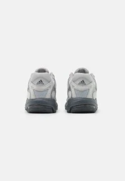 Adidas Originals Response Cl UnisexSneakers BasseGrey Two/Grey Four/Grey Six Uomo Sneaker AD115O1KJ-C11 8 Adidas Originals Response Cl UnisexSneakers BasseGrey Two/Grey Four/Grey Six Uomo Sneaker AD115O1KJ-C11 -Chic Scarpe Negozio 22a80d3a05b74b22a3987552ab783e8b