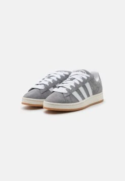 Adidas Originals Campus 00S UnisexSneakers BasseGrey Three/Footwear White/Off White Donna Sneakers AD115O1J7-C11 -Chic Scarpe Negozio 24e55aab49cf4896b4422d673900a419