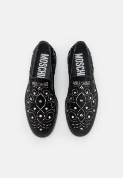 MOSCHINO Shiny StudsScarpe Senza LacciBlack Uomo Scarpe Basse 6MO12C015-Q11 13 MOSCHINO Shiny StudsScarpe Senza LacciBlack Uomo Scarpe Basse 6MO12C015-Q11 -Chic Scarpe Negozio 25798210570e4b6fb4be59ae1b1a0597