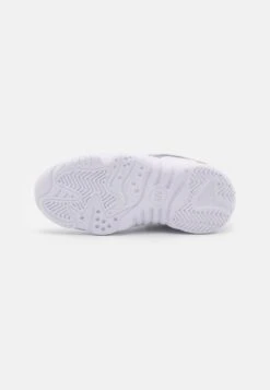 Jordan Jumpman Two Trey UnisexScarpe Da BasketWhite/Black/University Blue Bambini Sneakers JOC43A06E-A15 10 Jordan Jumpman Two Trey UnisexScarpe Da BasketWhite/Black/University Blue Bambini Sneakers JOC43A06E-A15 -Chic Scarpe Negozio 25d96cdd517e403988c6c694670b273c