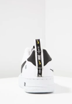 Nike Sportswear Air Force Sneakers BasseWhite/Black/Tour Yellow Bambini Sneakers NI114D08J-A11 10 Nike Sportswear Air Force Sneakers BasseWhite/Black/Tour Yellow Bambini Sneakers NI114D08J-A11 -Chic Scarpe Negozio 2a6ceb0d679646d5997dd9f441c6c2c5