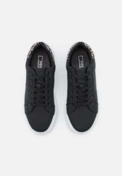 Marks & Spencer Sneakers BasseBlack Donna Sneakers QM411A04B-Q11 11 Marks & Spencer Sneakers BasseBlack Donna Sneakers QM411A04B-Q11 -Chic Scarpe Negozio 2b9f01b8b1a54c1ebe143267294fd682