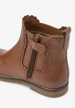 Next PremiumTronchettiTan Brown Leather Scallop Bambini Stivali NX313I064-O11 7 Next PremiumTronchettiTan Brown Leather Scallop Bambini Stivali NX313I064-O11 -Chic Scarpe Negozio 30bd4c87e067455eb5ba3175e56d02d4