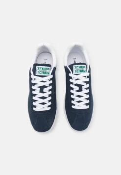 Lacoste Baseshot- Sneakers Basse - Navy/White 9 Lacoste Baseshot- Sneakers Basse - Navy/White -Chic Scarpe Negozio 32ce826b50e44c84924c09cc389850a3