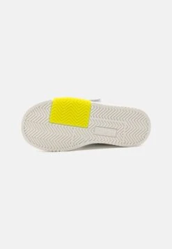 Primigi Sneakers Basse - Pink/Oceano 10 Primigi Sneakers Basse - Pink/Oceano -Chic Scarpe Negozio 348a6f0b3390410c888b560fced79b08