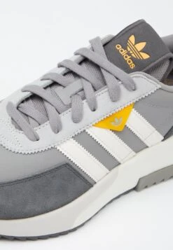 Adidas Originals Retropy F2 UnisexSneakers BasseSolid Grey/Core White/Solar Gold Uomo Scarpe AD115O1GR-C12 11 Adidas Originals Retropy F2 UnisexSneakers BasseSolid Grey/Core White/Solar Gold Uomo Scarpe AD115O1GR-C12 -Chic Scarpe Negozio 37360c17e0dc4a95983ddbb0f56ce069
