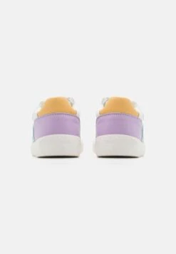 Primigi Pun UnisexSneakers BasseBianco/Glic/Acqua Bambini Scarpe PR316D02O-A11 8 Primigi Pun UnisexSneakers BasseBianco/Glic/Acqua Bambini Scarpe PR316D02O-A11 -Chic Scarpe Negozio 3a944efdc5524041bc03f30c278d5d08