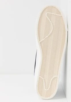 Nike Sportswear Blazer Mid '77 Vntg - Sneakers Alte - White/Black 16 Nike Sportswear Blazer Mid '77 Vntg - Sneakers Alte - White/Black -Chic Scarpe Negozio 3dfd5f2e6c934ccd920808996628d4b9