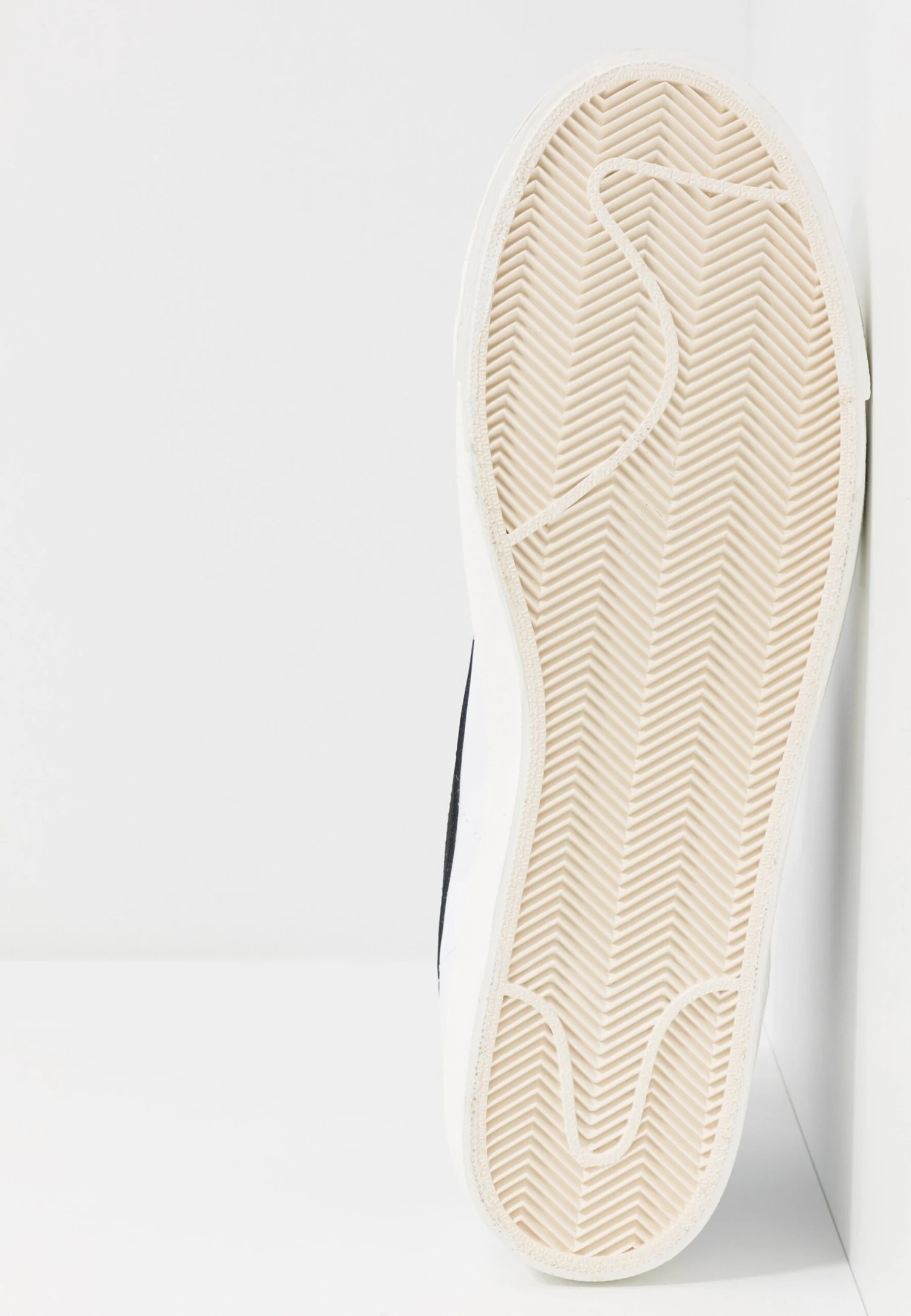 Nike Sportswear Blazer Mid '77 Vntg - Sneakers Alte - White/Black 8 Nike Sportswear Blazer Mid '77 Vntg - Sneakers Alte - White/Black - immagine 8