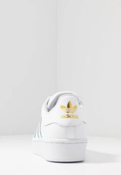 Adidas Originals Superstar BoldSneakers BasseFootwear White/Gold Metallic Donna Scarpe AD111A0ZE-A12 16 Adidas Originals Superstar BoldSneakers BasseFootwear White/Gold Metallic Donna Scarpe AD111A0ZE-A12 -Chic Scarpe Negozio 4756d511256f4664b219d4e76ad00f69