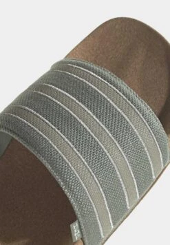 Adidas Originals Adilette UnisexCiabattineSilver Green/Pantone/Gum Uomo Scarpe AD115G02A-M11 11 Adidas Originals Adilette UnisexCiabattineSilver Green/Pantone/Gum Uomo Scarpe AD115G02A-M11 -Chic Scarpe Negozio 475e146f51764b35affedc03210de1fd