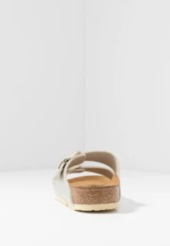 Birkenstock ArizonaPantofoleElectric Metallic Gold Bambini Pantofole BI113G02Y-F11 10 Birkenstock ArizonaPantofoleElectric Metallic Gold Bambini Pantofole BI113G02Y-F11 -Chic Scarpe Negozio 48b52fe7190d4a74a4b7c43866a78e6f