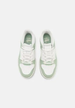 Puma Slipstream DebossSneakers BasseGreen Fog/Warm White Donna Sneakers PU111A14P-A11 9 Puma Slipstream DebossSneakers BasseGreen Fog/Warm White Donna Sneakers PU111A14P-A11 -Chic Scarpe Negozio 4e2451a1a58044f180ad464af60d2011