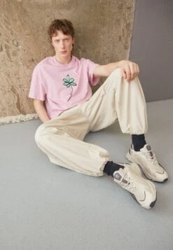 Adidas Originals Oztral UnisexSneakers BasseAlumina/Grey Five/Silver Metallic Donna Scarpe AD115O1H4-C11 10 Adidas Originals Oztral UnisexSneakers BasseAlumina/Grey Five/Silver Metallic Donna Scarpe AD115O1H4-C11 -Chic Scarpe Negozio 50cbfddbed704131bfe4a483cd028f55