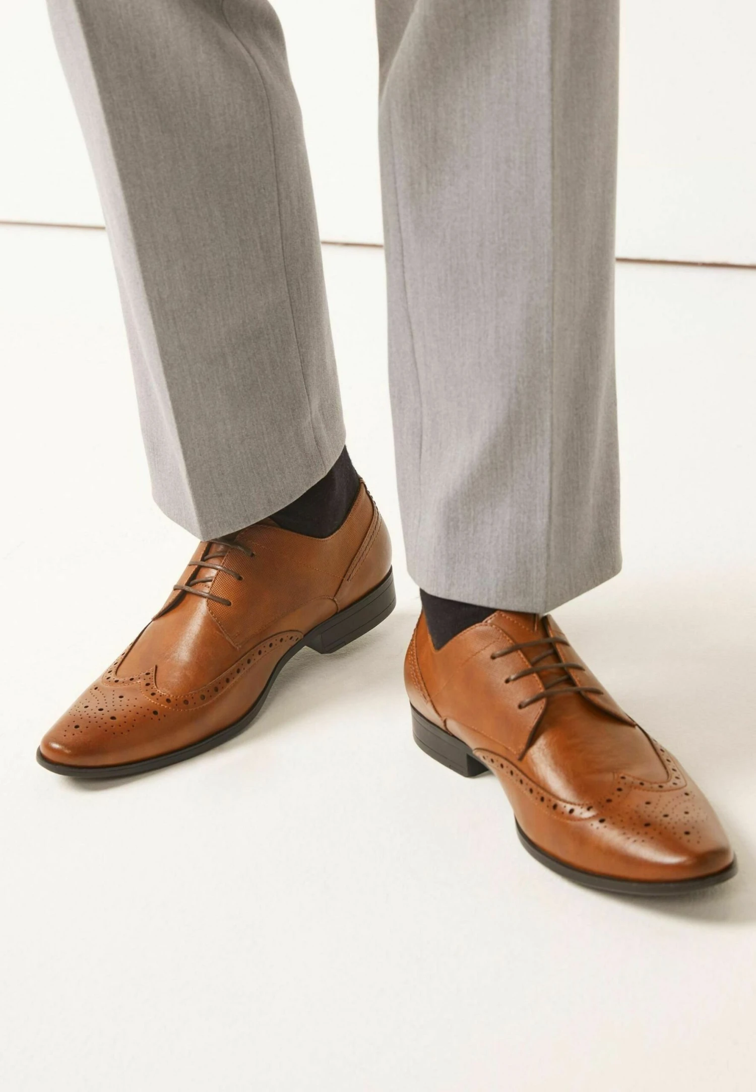 Next Wide Fit Brogue Shoes - Stringate Eleganti - Tan Brown 1 Next Wide Fit Brogue Shoes - Stringate Eleganti - Tan Brown