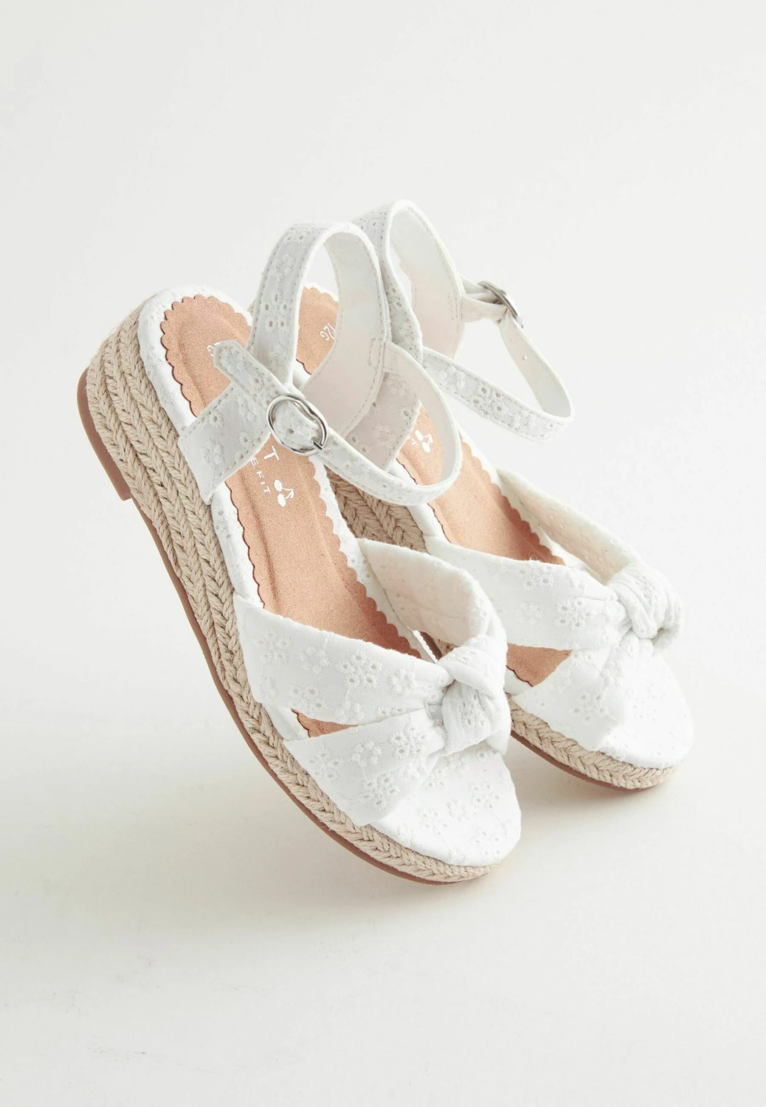 Next Knot Detail Wedgesfit (F)SandaliWhite Broderie Bambini Sandali NX313G0EP-A11 3 Next Knot Detail Wedgesfit (F)SandaliWhite Broderie Bambini Sandali NX313G0EP-A11 - immagine 3