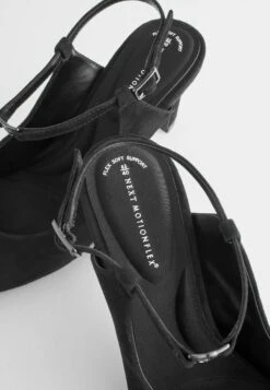 Next Forever Comfort® With Motionflex Hardware Point Toe Heels Regular/Wide FitDecolletéBlack Donna Scarpe Con Tacco NX311B0AK-Q11 14 Next Forever Comfort® With Motionflex Hardware Point Toe Heels Regular/Wide FitDecolletéBlack Donna Scarpe Con Tacco NX311B0AK-Q11 -Chic Scarpe Negozio 5c118f7bb3b147da9204ae9301d0ac01