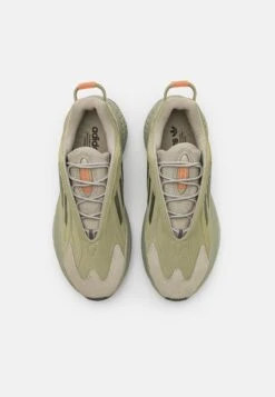 Adidas Originals Ozrah UnisexSneakers BasseOrbit Green/Feather Grey/Shadow Olive Uomo Scarpe AD115O1FP-N11 9 Adidas Originals Ozrah UnisexSneakers BasseOrbit Green/Feather Grey/Shadow Olive Uomo Scarpe AD115O1FP-N11 -Chic Scarpe Negozio 5d9e1d5c2a704a39a592a52d2550cc96