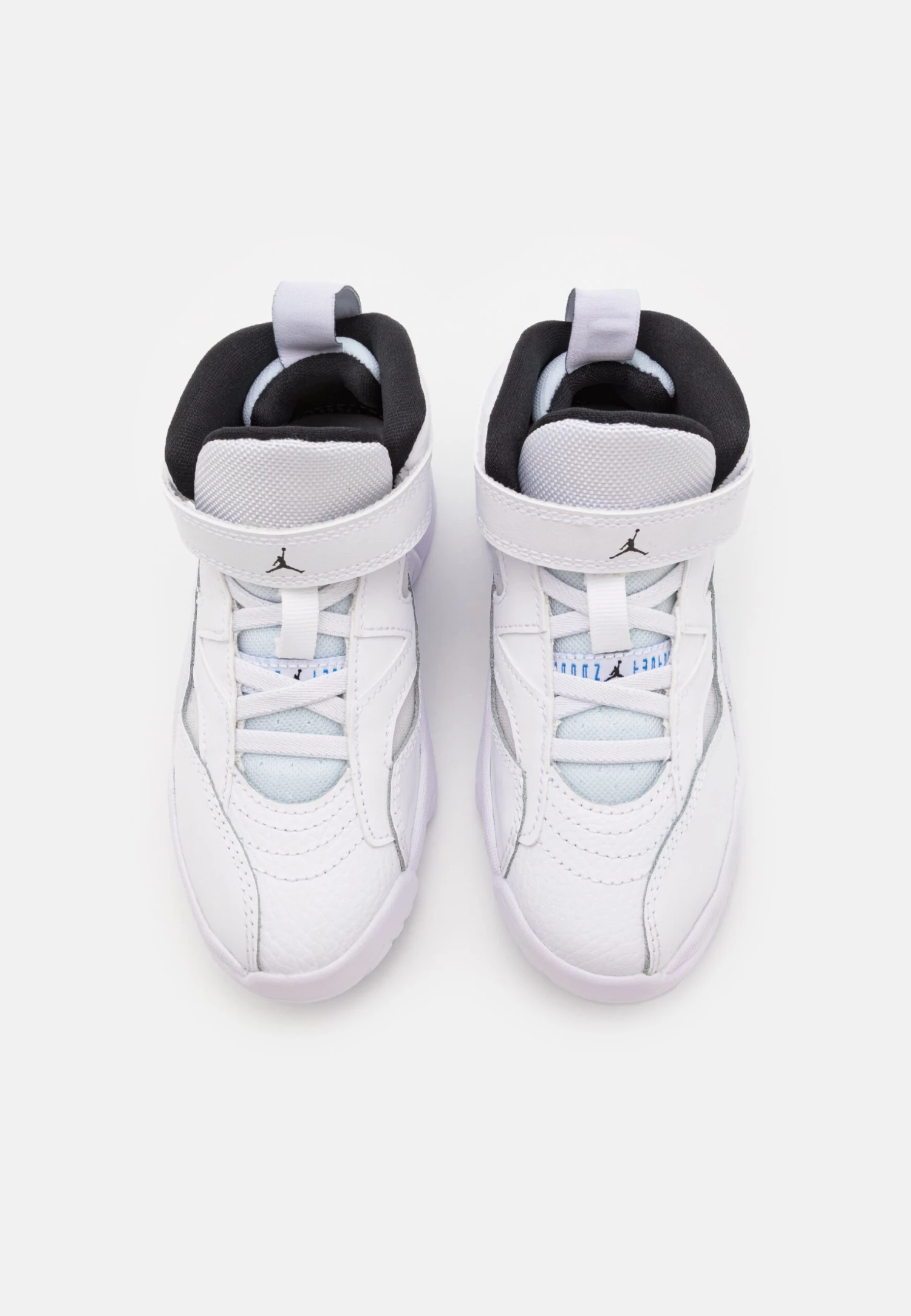 Jordan Jumpman Two Trey UnisexScarpe Da BasketWhite/Black/University Blue Bambini Sneakers JOC43A06E-A15 4 Jordan Jumpman Two Trey UnisexScarpe Da BasketWhite/Black/University Blue Bambini Sneakers JOC43A06E-A15 - immagine 4