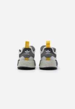 Adidas Originals Nmd_R1 UnisexSneakers BasseGrey One/Grey Three/Legend Ink Donna Scarpe AD115O1IO-C11 -Chic Scarpe Negozio 63bb229cd1ce4bc1a89f17c1f2d49939