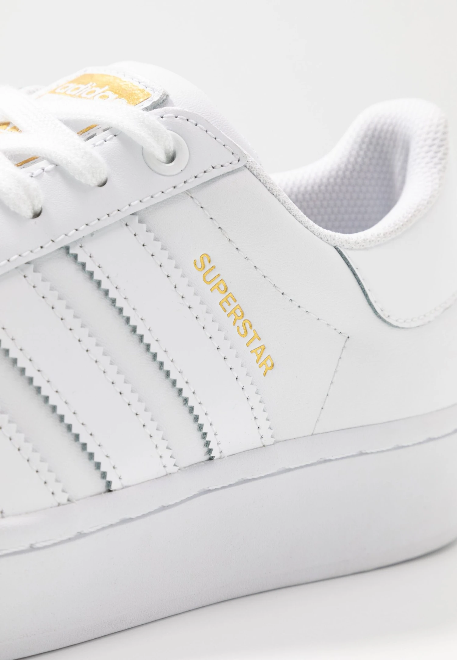 Adidas Originals Superstar BoldSneakers BasseFootwear White/Gold Metallic Donna Scarpe AD111A0ZE-A12 3 Adidas Originals Superstar BoldSneakers BasseFootwear White/Gold Metallic Donna Scarpe AD111A0ZE-A12 - immagine 3