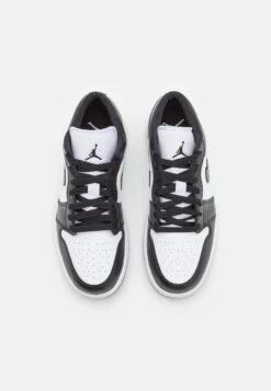 Air Jordan 1 Sneakers BasseWhite/Black Donna Sneakers JOC11A020-A17 11 Air Jordan 1 Sneakers BasseWhite/Black Donna Sneakers JOC11A020-A17 -Chic Scarpe Negozio 660efe8f9d814d21813c37d8f3b5ed8f