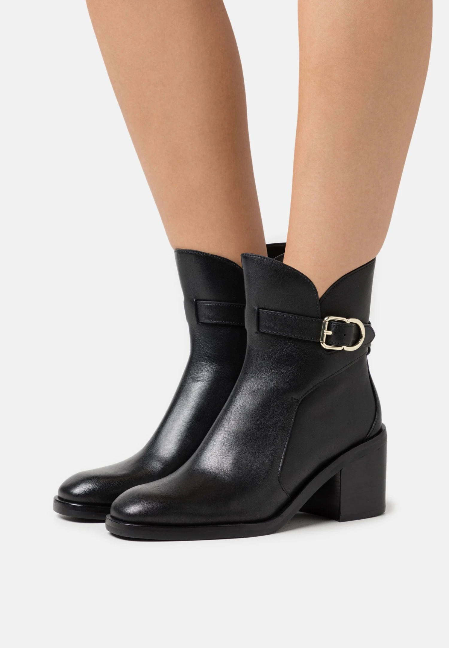 3.1 Phillip Lim Alexa With Ankle StrapStivalettiBlack Donna Stivaletti 31011N015-Q11 2 3.1 Phillip Lim Alexa With Ankle StrapStivalettiBlack Donna Stivaletti 31011N015-Q11 - immagine 2