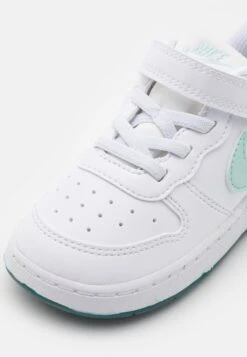Nike Sportswear Court Borough Recraft UnisexSneakers BasseWhite/Jade Ice/Geode Teal Bambini Sneakers NI116D0MQ-M11 11 Nike Sportswear Court Borough Recraft UnisexSneakers BasseWhite/Jade Ice/Geode Teal Bambini Sneakers NI116D0MQ-M11 -Chic Scarpe Negozio 696f19bf60974d32bed237018649473c
