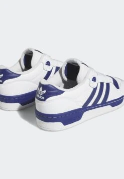 Adidas Originals Rivalry UnisexSneakers BasseFtwr White/Victory Blue/Vivid Red Uomo Scarpe AD115O1J2-A11 13 Adidas Originals Rivalry UnisexSneakers BasseFtwr White/Victory Blue/Vivid Red Uomo Scarpe AD115O1J2-A11 -Chic Scarpe Negozio 6af8ce8cb9704196bb622ab27546e961