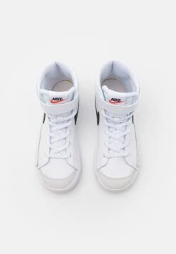 Nike Sportswear Blazer Mid 77 UnisexSneakers AlteWhite/Black/Total Orange Bambini Sneakers NI114D0GU-A11 9 Nike Sportswear Blazer Mid 77 UnisexSneakers AlteWhite/Black/Total Orange Bambini Sneakers NI114D0GU-A11 -Chic Scarpe Negozio 6c11cd7c50384344a69aeb71e1958ba7