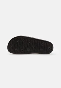Adidas Originals Adilette UnisexCiabattineCore Black/Carbon Uomo Scarpe AD115G026-Q11 10 Adidas Originals Adilette UnisexCiabattineCore Black/Carbon Uomo Scarpe AD115G026-Q11 -Chic Scarpe Negozio 6c72e7af2d6e48dcb340027e788a7ce2