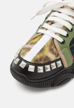 MOSCHINO Teddy ShoesSneakers BasseFantasy Color Uomo Sneaker 6MO12O058-Q11 15 MOSCHINO Teddy ShoesSneakers BasseFantasy Color Uomo Sneaker 6MO12O058-Q11 -Chic Scarpe Negozio 6d37faecafe042029c8d9a87a875b79e