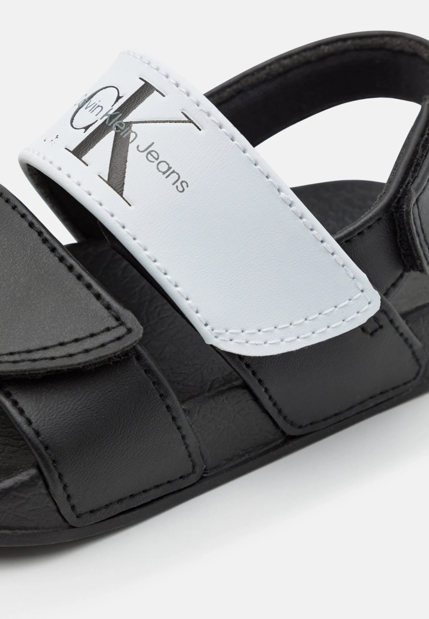 Calvin Klein Jeans UnisexSandaliBlack/White Bambini Sandali C1816G00L-Q11 6 Calvin Klein Jeans UnisexSandaliBlack/White Bambini Sandali C1816G00L-Q11 - immagine 6
