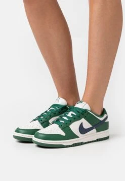 Nike Sportswear Dunk Sneakers BasseGorge Green/Midnight Navy Phantom Donna Sneakers NI111A0RH-M12 -Chic Scarpe Negozio 74e7e4fcc4fb4845b59e988cff9d7cf3