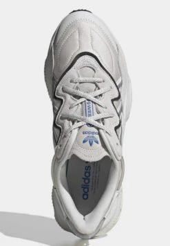Adidas Originals Ozweego UnisexSneakers BasseGrey One/Crystal White/Silver Met. Donna Scarpe AD115O1HE-C11 9 Adidas Originals Ozweego UnisexSneakers BasseGrey One/Crystal White/Silver Met. Donna Scarpe AD115O1HE-C11 -Chic Scarpe Negozio 8068afa501c248259ae3de4f4a9ec6fe