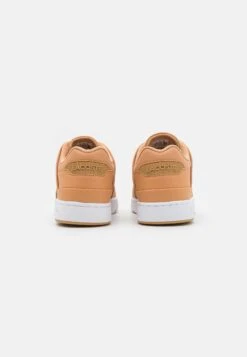 Lacoste Court CageSneakers BasseTan Uomo Scarpe LA212O0IB-B11 8 Lacoste Court CageSneakers BasseTan Uomo Scarpe LA212O0IB-B11 -Chic Scarpe Negozio 8217dc7f85834dc0a08f032a2f2710e2