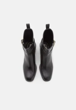 3.1 Phillip Lim Alexa With Ankle StrapStivalettiBlack Donna Stivaletti 31011N015-Q11 11 3.1 Phillip Lim Alexa With Ankle StrapStivalettiBlack Donna Stivaletti 31011N015-Q11 -Chic Scarpe Negozio 82219eb7a64b40d3a2ad39337957e273