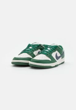 Nike Sportswear Dunk Sneakers BasseGorge Green/Midnight Navy Phantom Donna Sneakers NI111A0RH-M12 -Chic Scarpe Negozio 822c1facc51b4e06b3169e2f93e51646