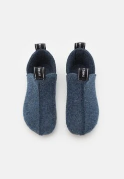 Living Kitzbühel Slipper Mit Mittelnaht UnisexPantofoleMidnight Navy Bambini Pantofole LI216L02H-K11 9 Living Kitzbühel Slipper Mit Mittelnaht UnisexPantofoleMidnight Navy Bambini Pantofole LI216L02H-K11 -Chic Scarpe Negozio 85da1bc34ba6486fb05c08d45745bed8